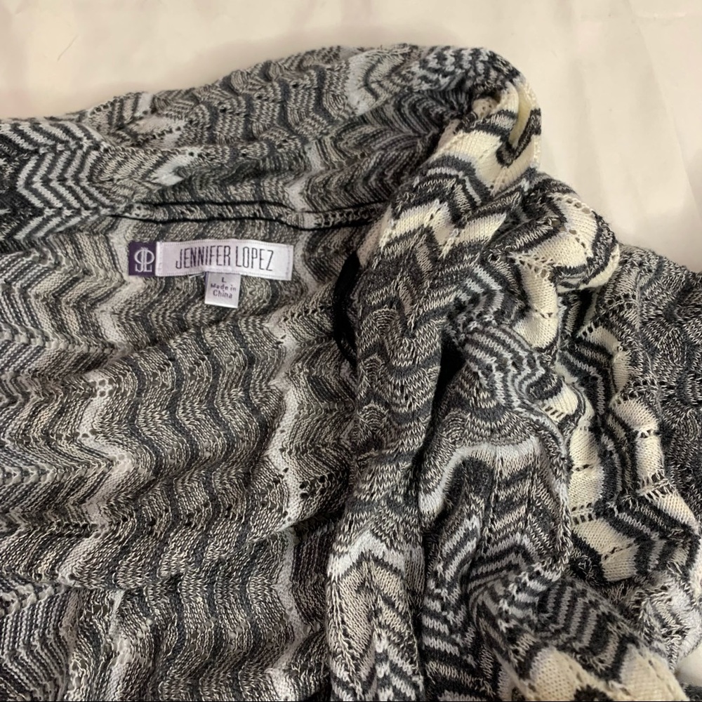 Beautiful New Cardigan by Jennifer Lopez - Picture 4 of 7